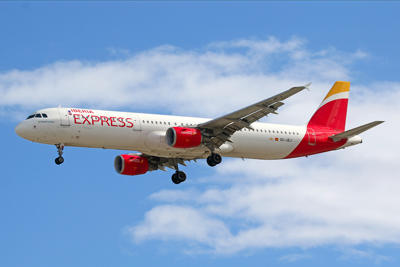 EC-JEJ (2381) 2005 Airbus A321-211