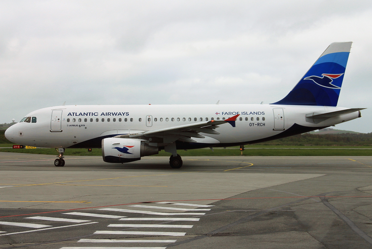 OY-RCH (2186) 2004 Airbus A319-111