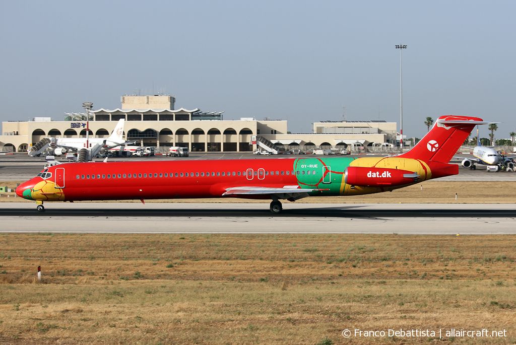 OY-RUE (cn 49936) McDonnell Douglas MD-83