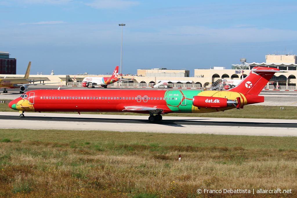 OY-RUE (cn 49936) McDonnell Douglas MD-83