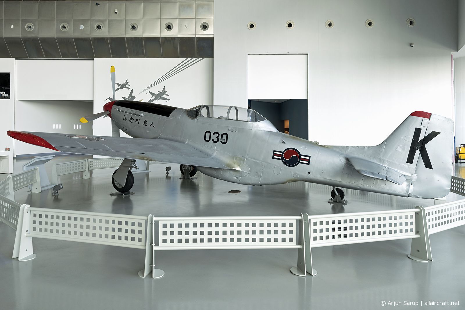 030 North American TF-51D Mustang