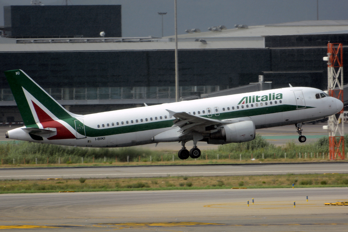 I-BIKI (1138) 1999 Airbus A320-214