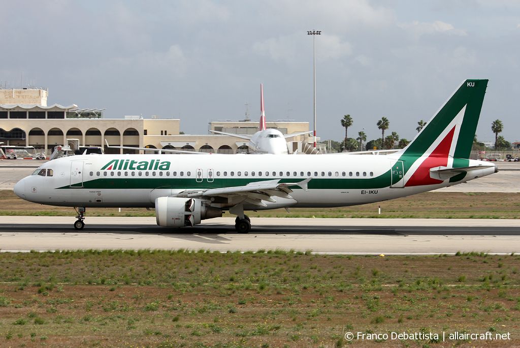 EI-IKU (1217) 2000 Airbus A320-214