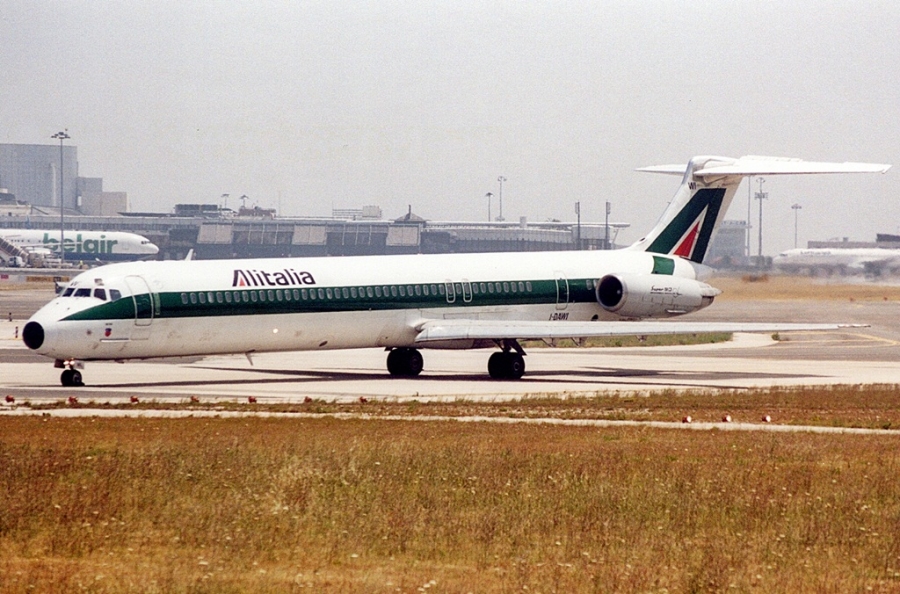 I-DAWI (49194) 1984 McDonnell Douglas MD-82