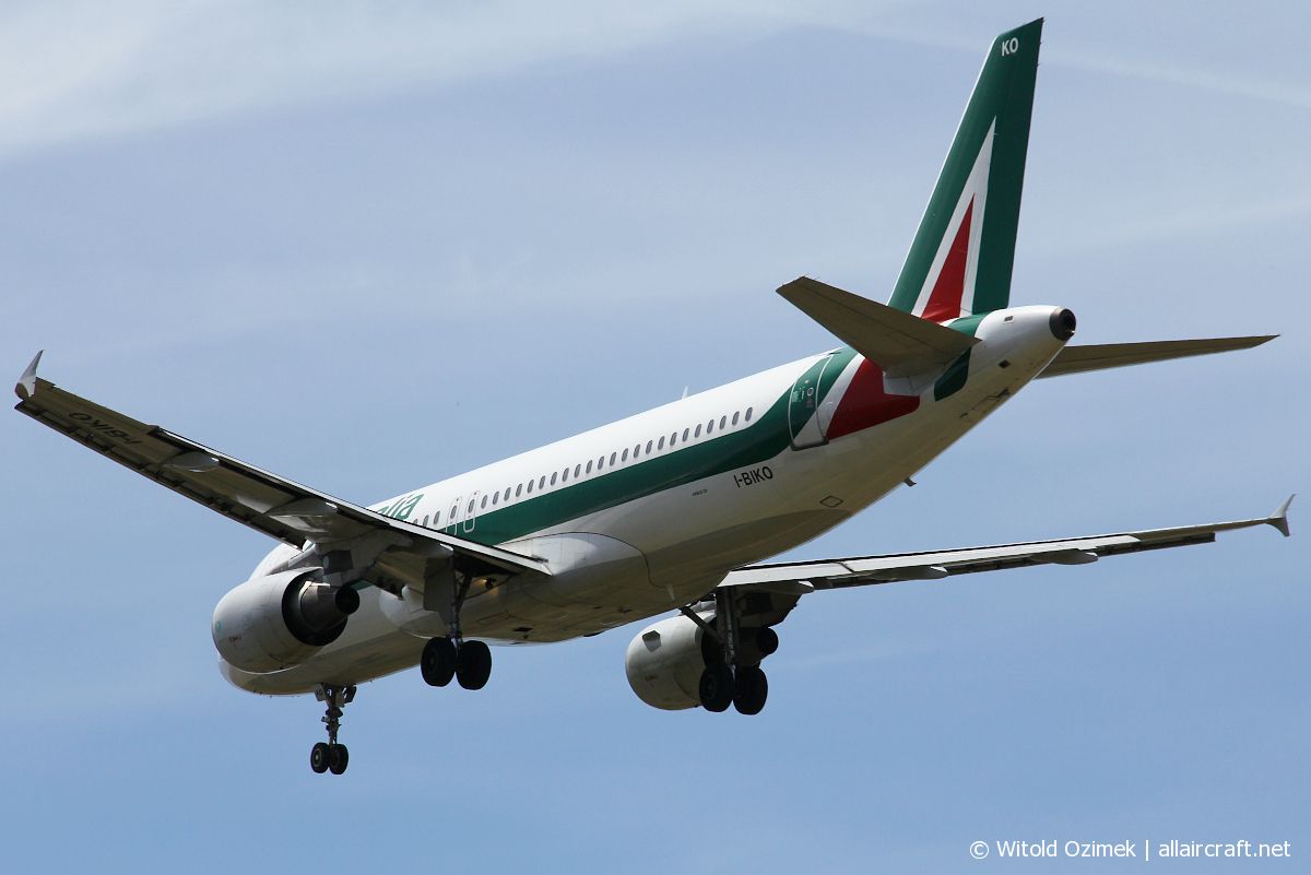 I-BIKO · Airbus A320-214 · (FCO / LIRF)