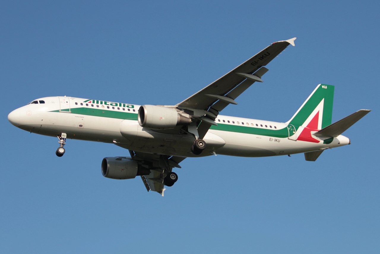 EI-IKU (1217) 2000 Airbus A320-214