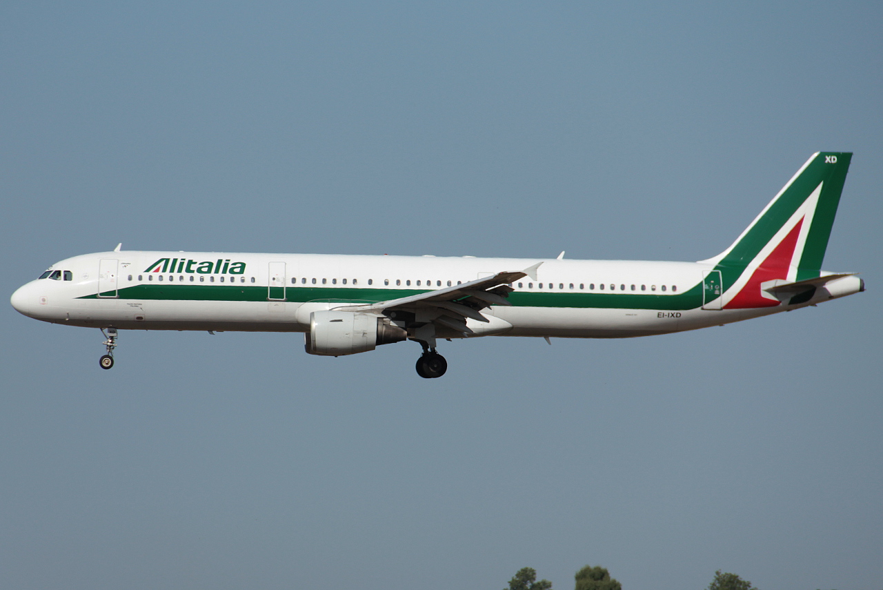 EI-IXD (cn 00532) Airbus A321-112
