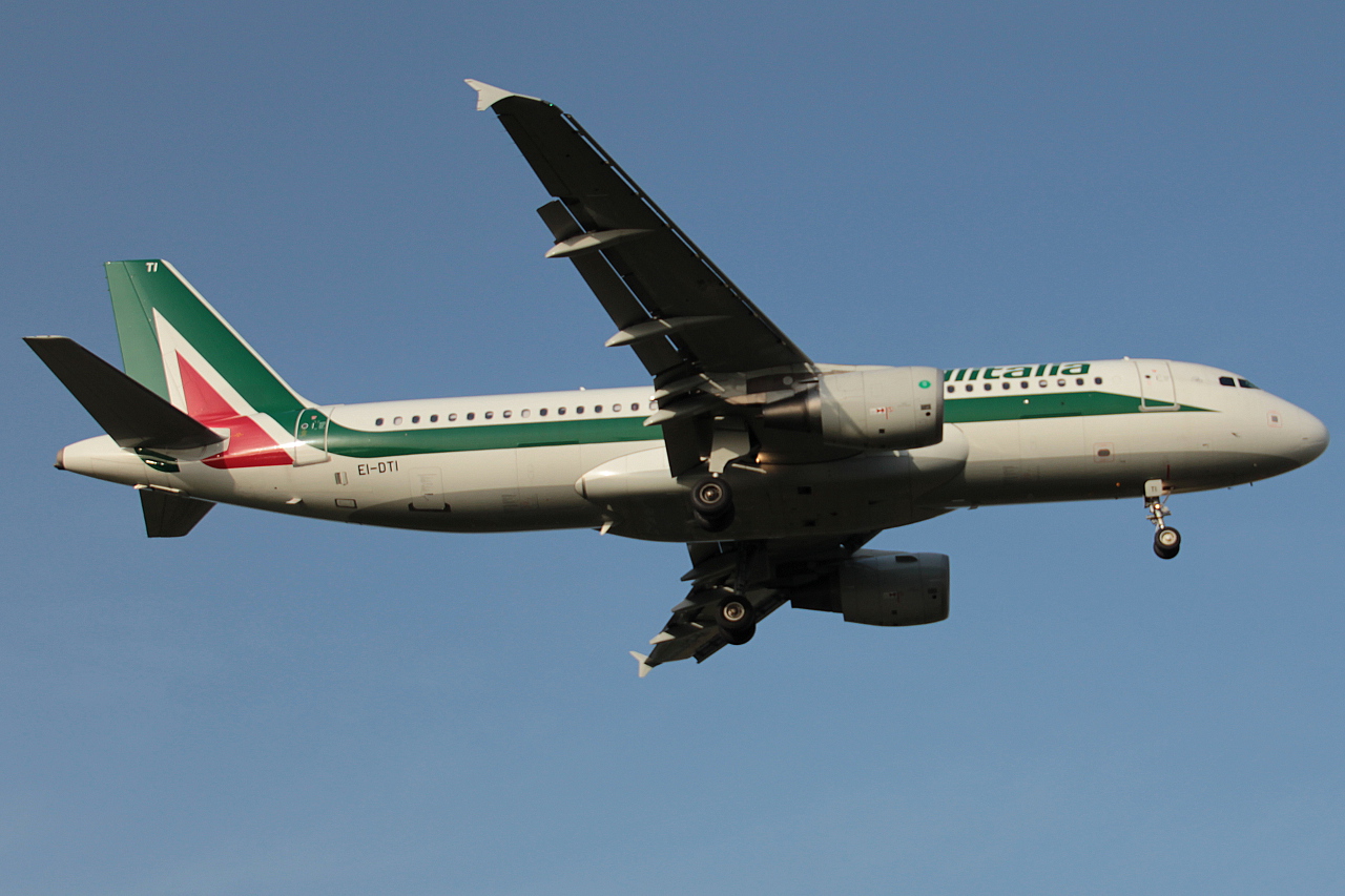 EI-DTI (3976) 2009 Airbus A320-216