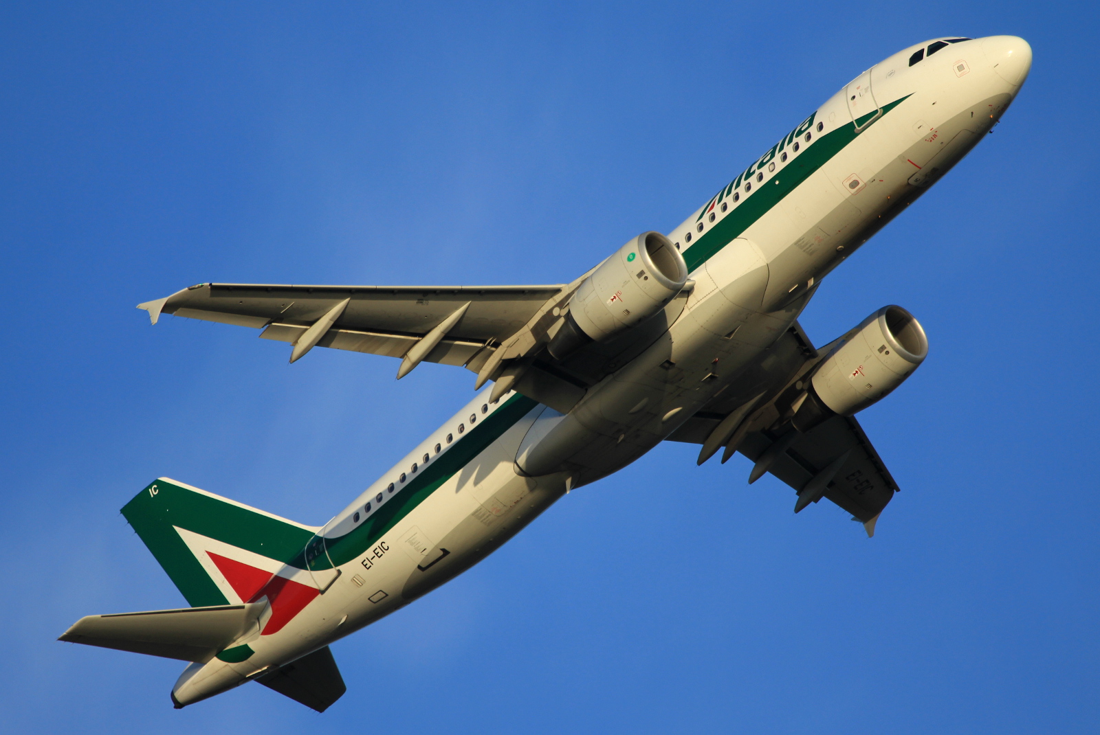 EI-EIC (4520) 2010 Airbus A320-216
