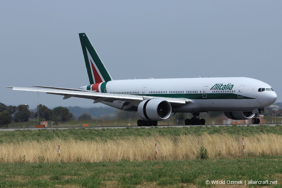EI-ISA (32855) 2001 Boeing 777-243(ER)