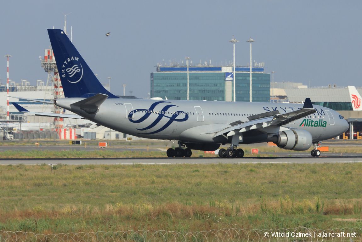 EI-DIR (272) 1999 Airbus A330-202