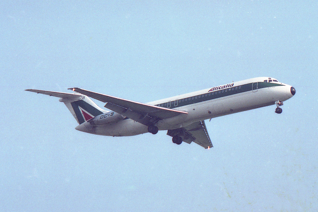 I-RIZF (cn 47519) McDonnell Douglas DC-9-32