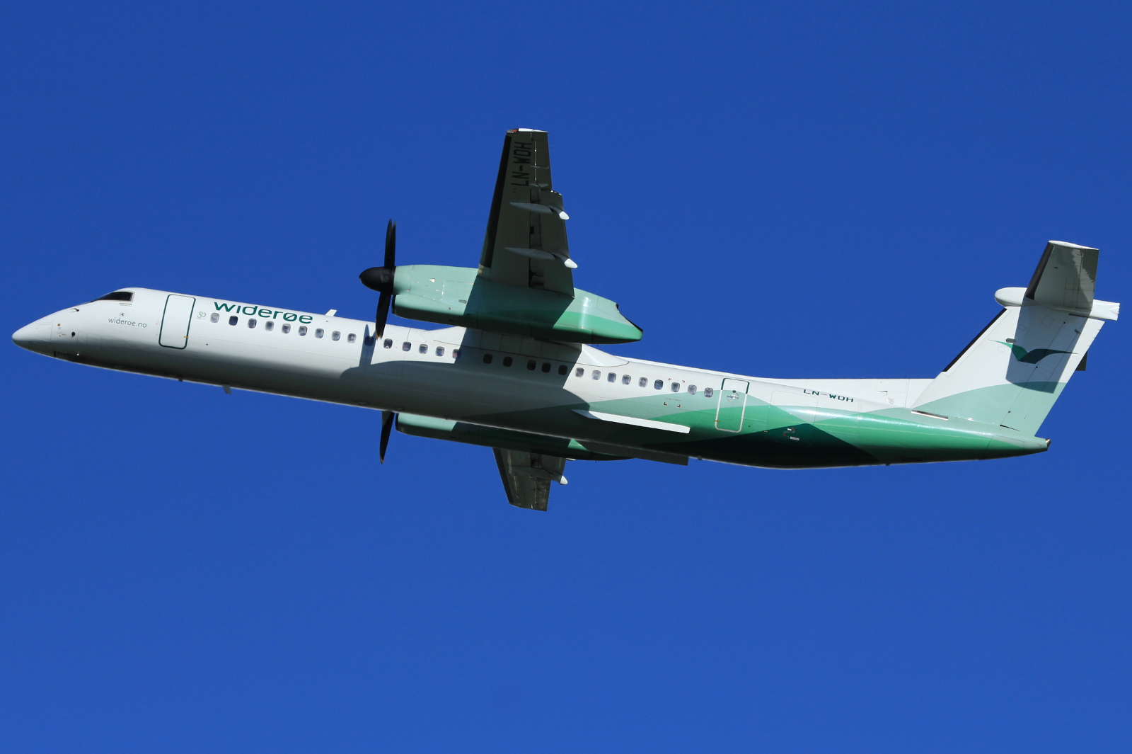 LN-WDH (4273) 2009 Bombardier Dash 8-Q402