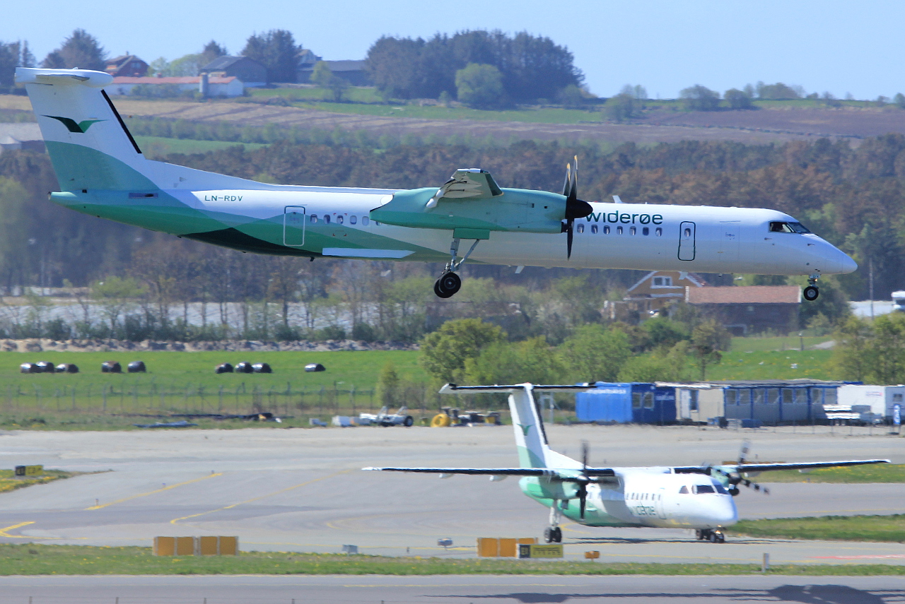 LN-RDV (4054) 2001 Bombardier Dash 8-Q402