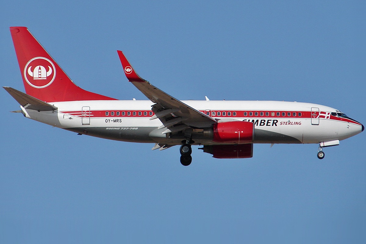 OY-MRS (32737) Boeing 737-76N