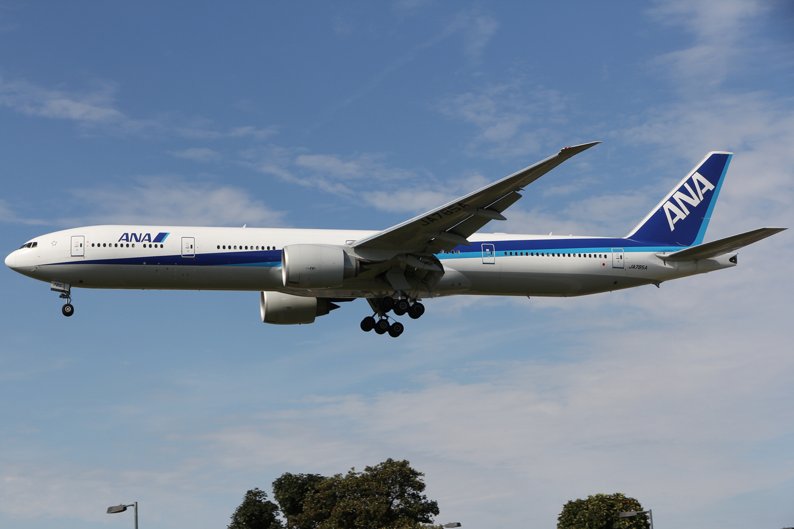 JA785A (cn 37951) Boeing 777-381ER