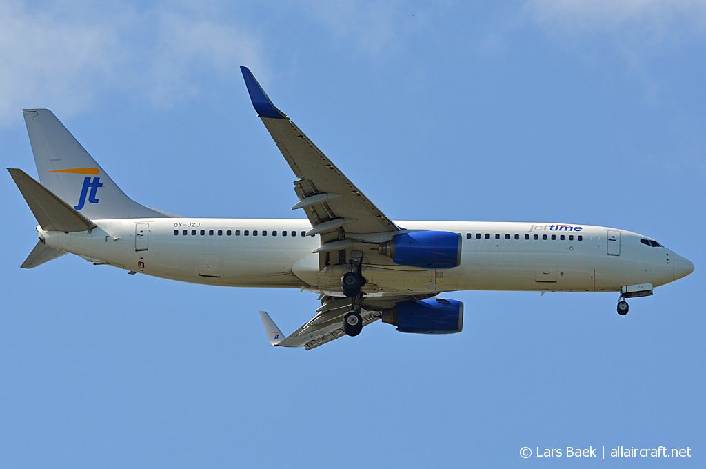 OY-JZJ (30658) 2003 Boeing 737-82R(WL)