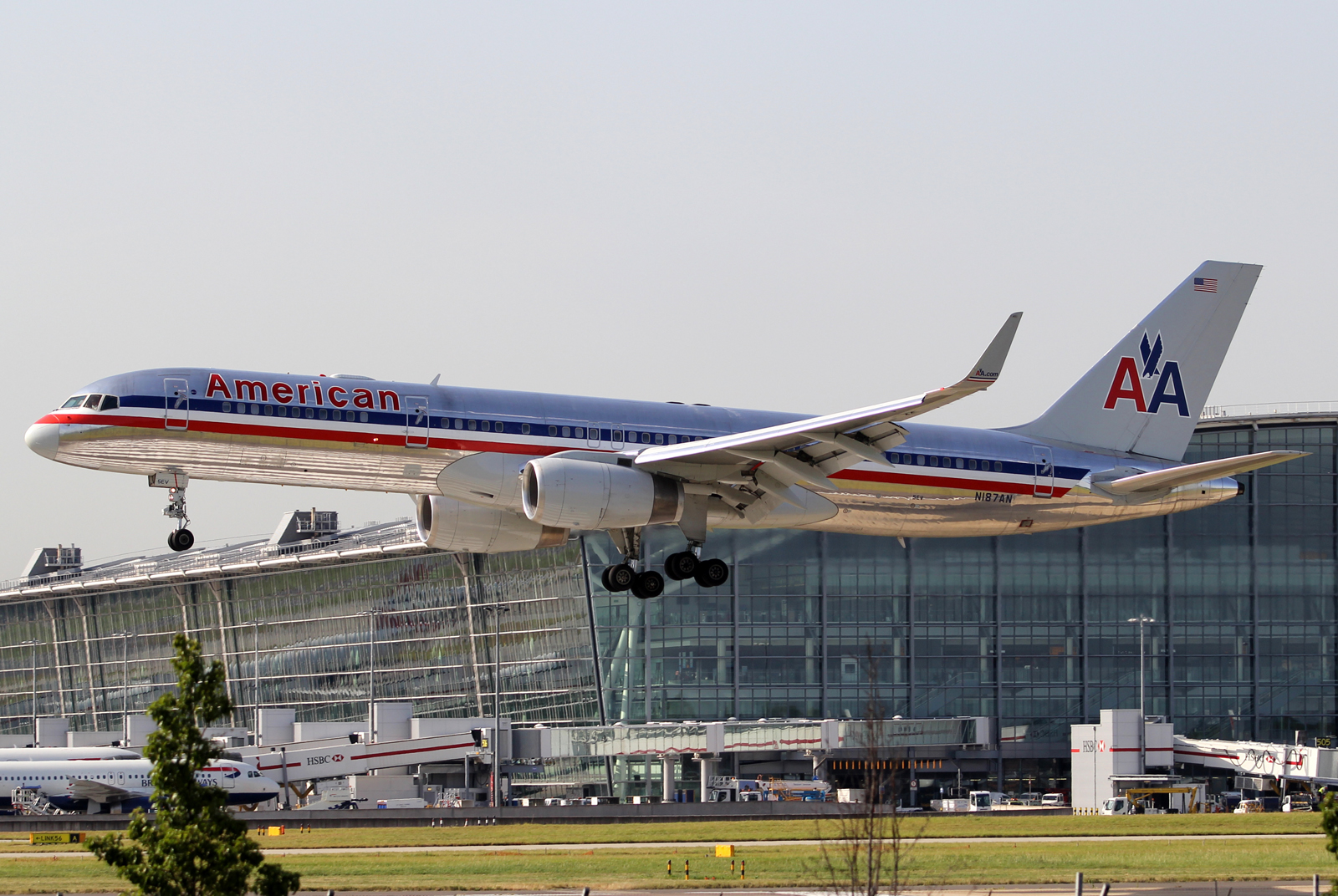 N187AN (32381) 2001 Boeing 757-223 WL