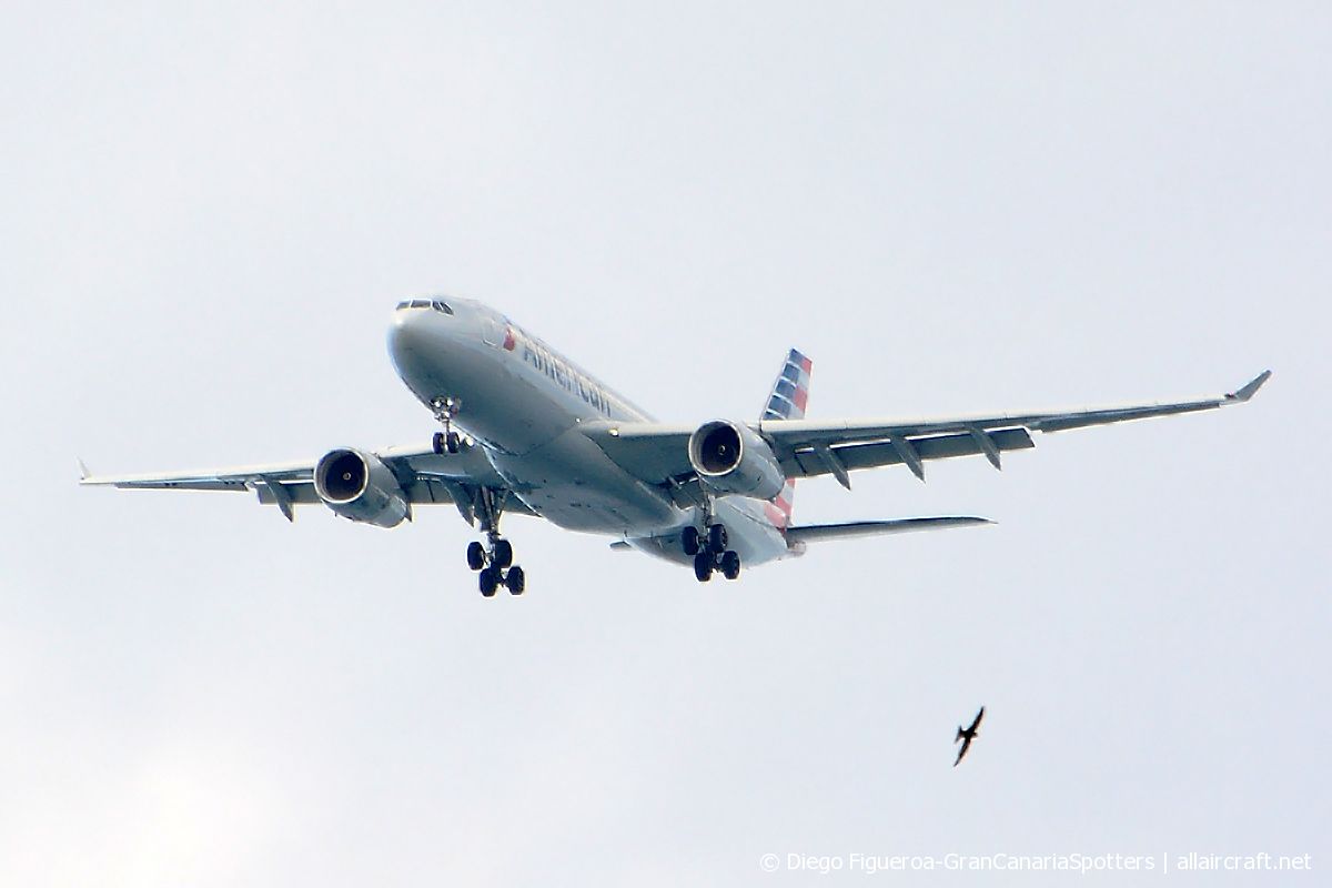 N799AN (cn 30258) Boeing 777-223ER