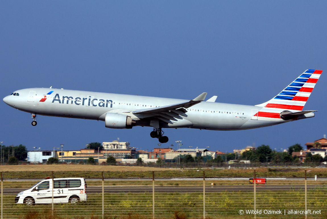 N271AY (323) 2000 Airbus A330-323