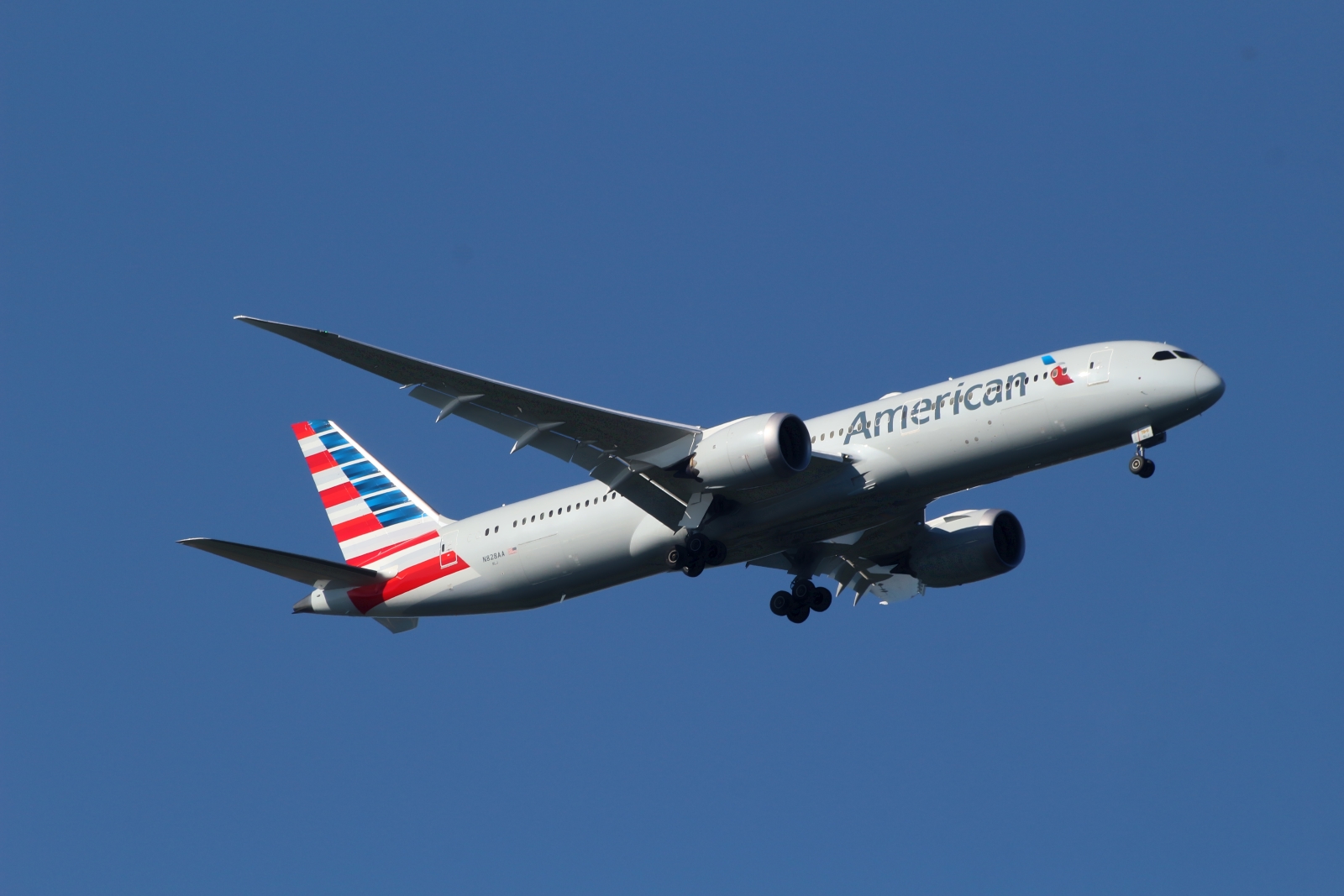 N828AA (cn 40648) Boeing 787-9