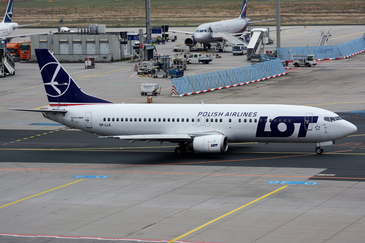 SP-LLE (27914) 1996 Boeing 737-45D