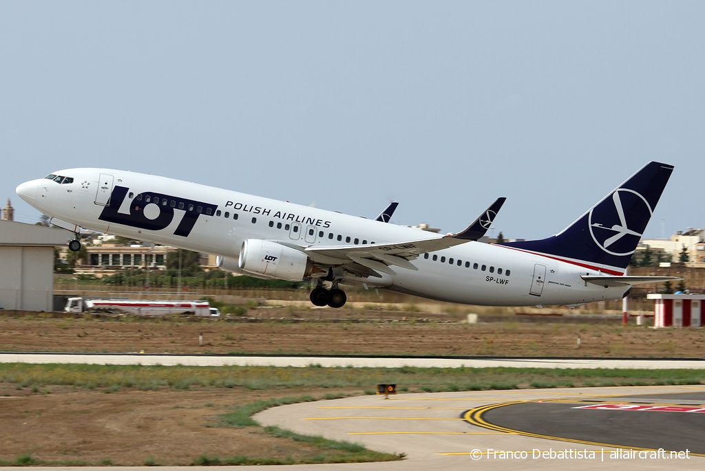 SP-LWF (36825) 2011 Boeing 737-86N(WL)