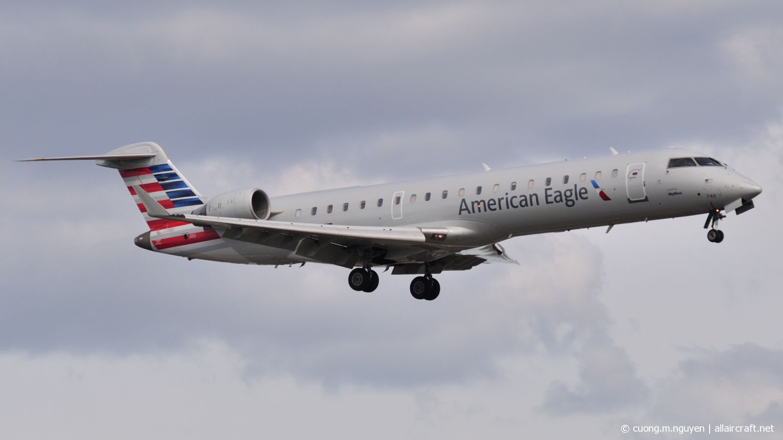 N740SK (10196) 2005 Bombardier CRJ-701