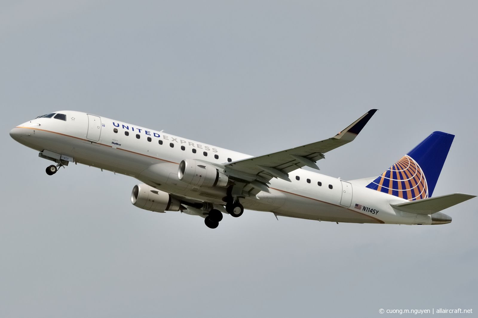 N114SY (17000410) Embraer 170-200LR