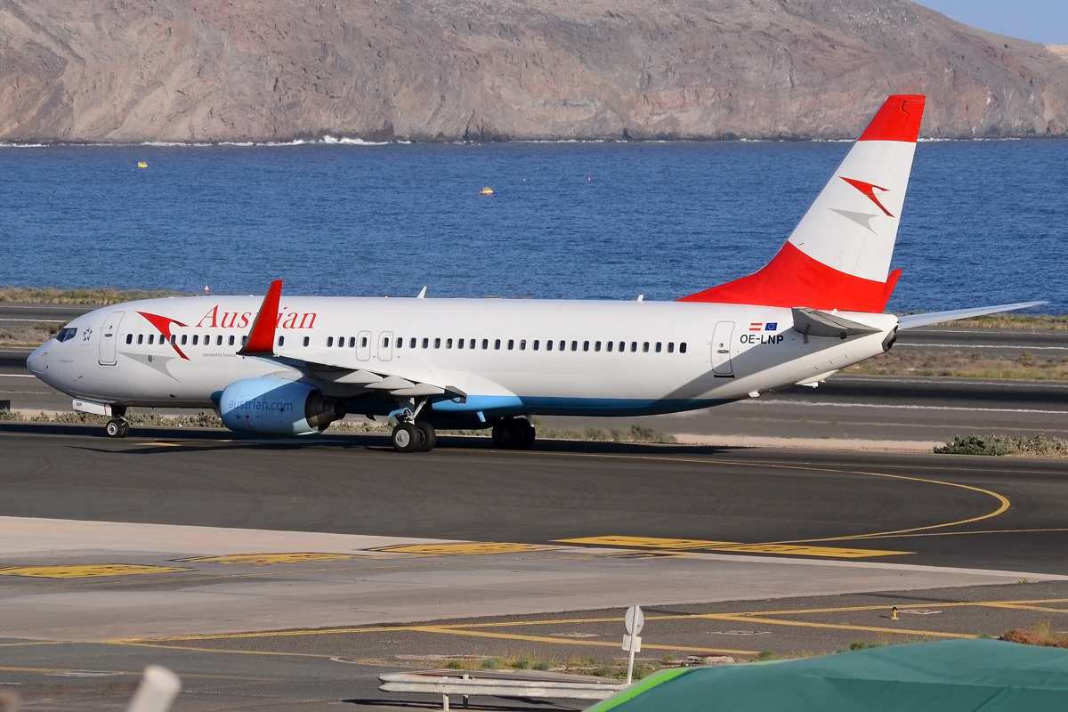OE-LNP (30420) 2002 Boeing 737-8Z9 WL
