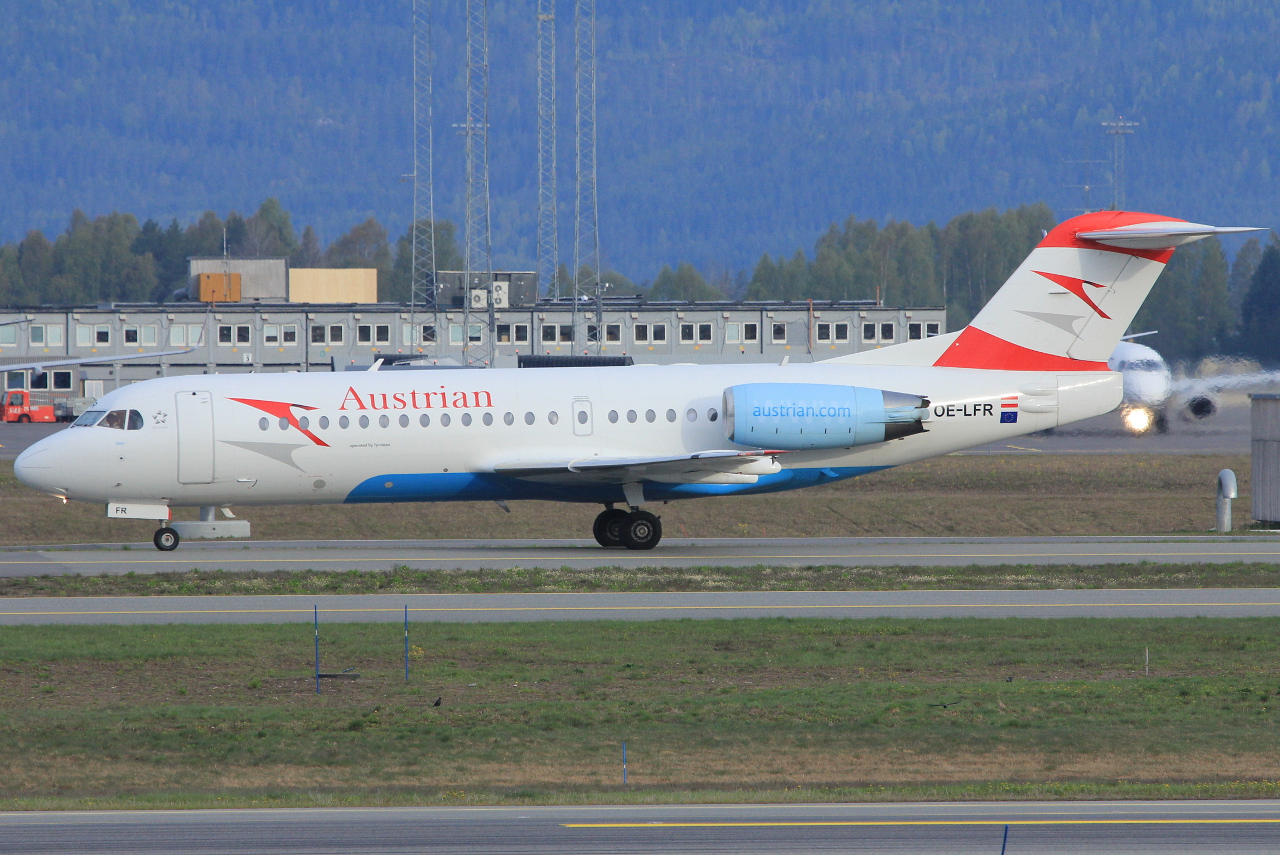 OE-LFR (cn 11572) Fokker 70