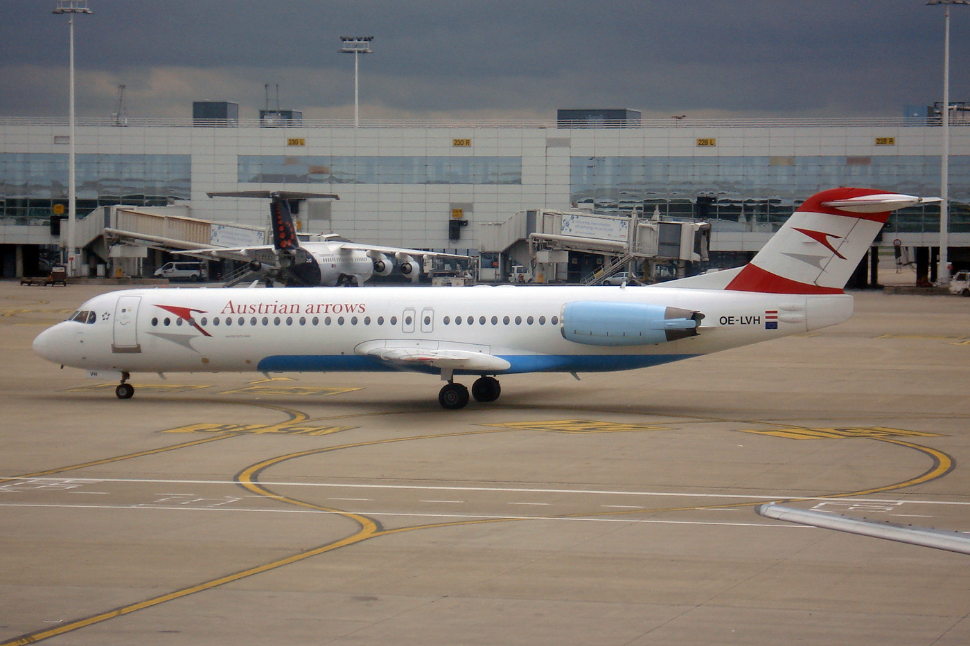 OE-LVH (cn 11456) Fokker 100