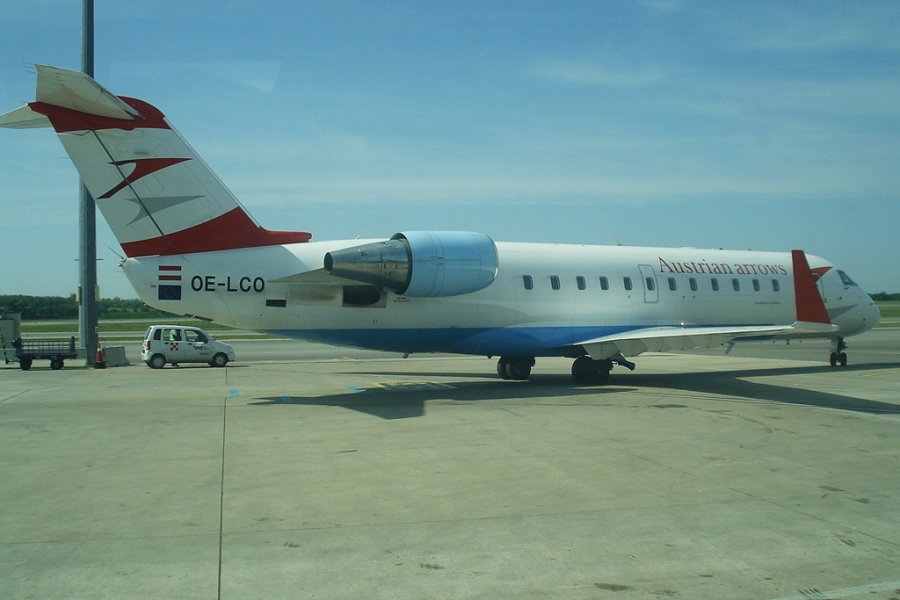 OE-LCO (cn 7371) Bombardier CRJ200LR