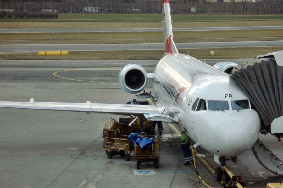 OE-LFR (cn 11572) Fokker 70