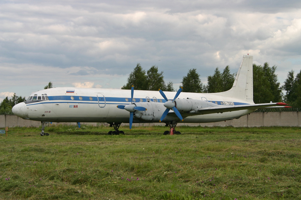 RA-75834 (182005104) 1962 Ilyushin Il-18
