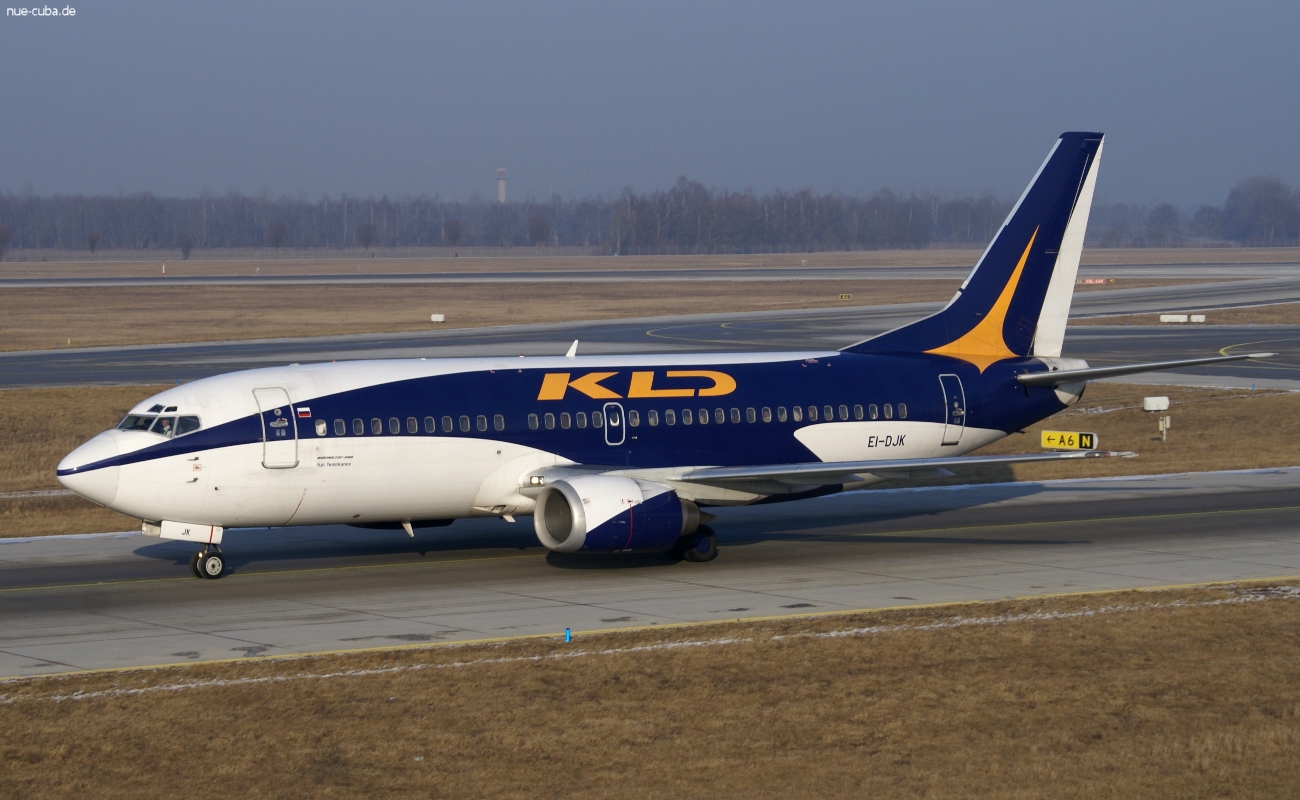 EI-DJK (24365) 1989 Boeing 737-382