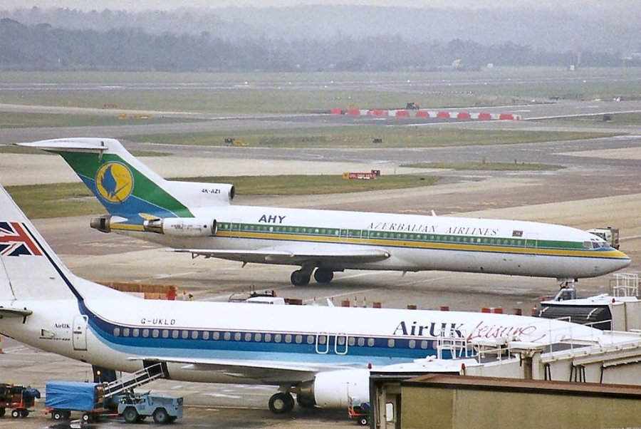 4K-AZ1 (cn 19460) Boeing 727-235