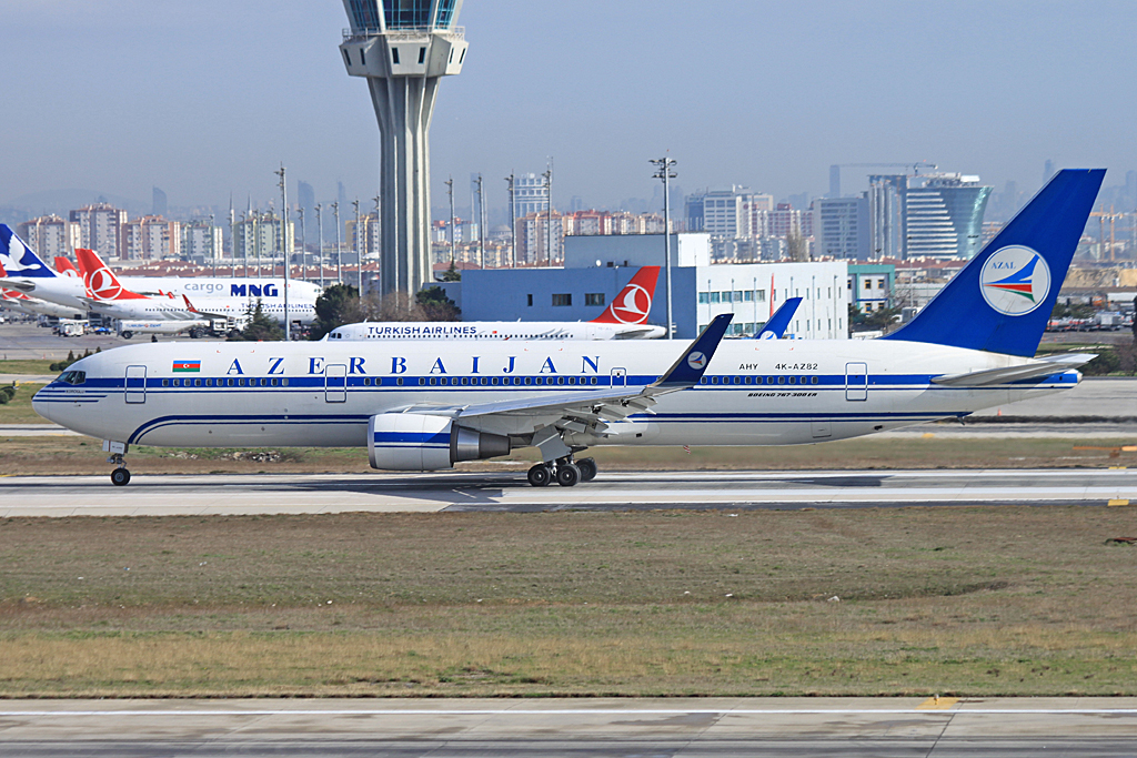 4K-AZ82 (cn 41063) Boeing 767-32LER