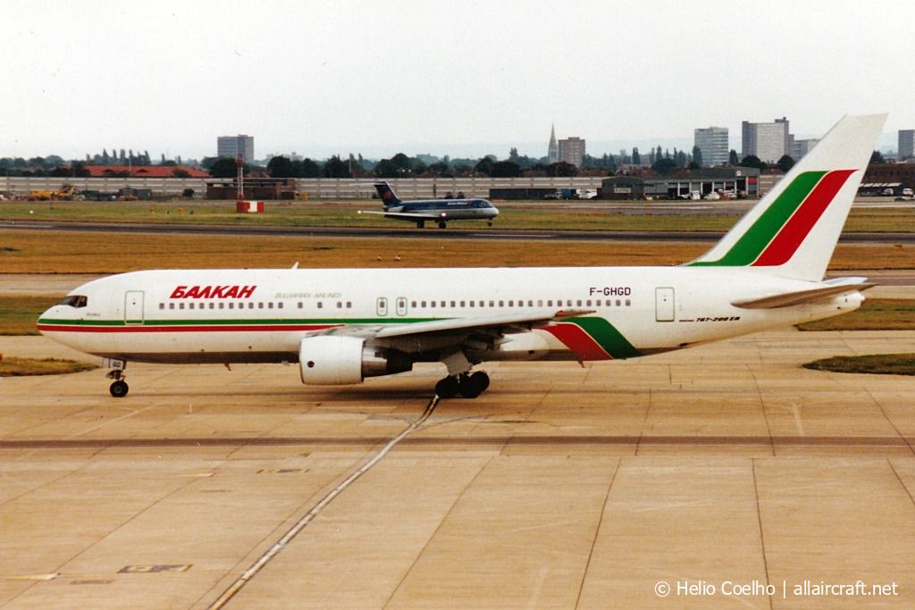 F-GHGD (24832) 1990 Boeing 767-27EER