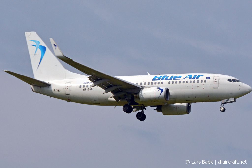 YR-BMR (33465) 2003 Boeing 737-7K2(WL)