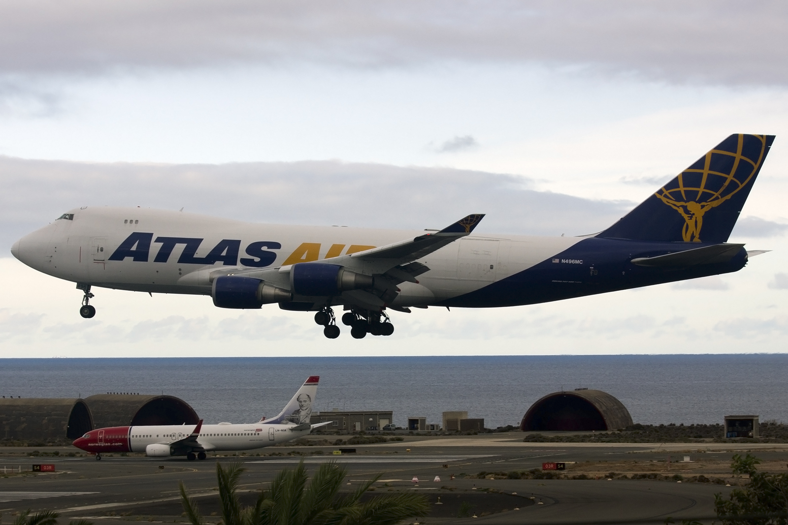 N496MC (29257) 1999 Boeing 747-47UF