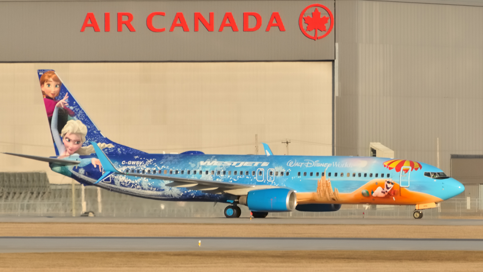 C-GWSV (37158) 2009 Boeing 737-8CT(WL)