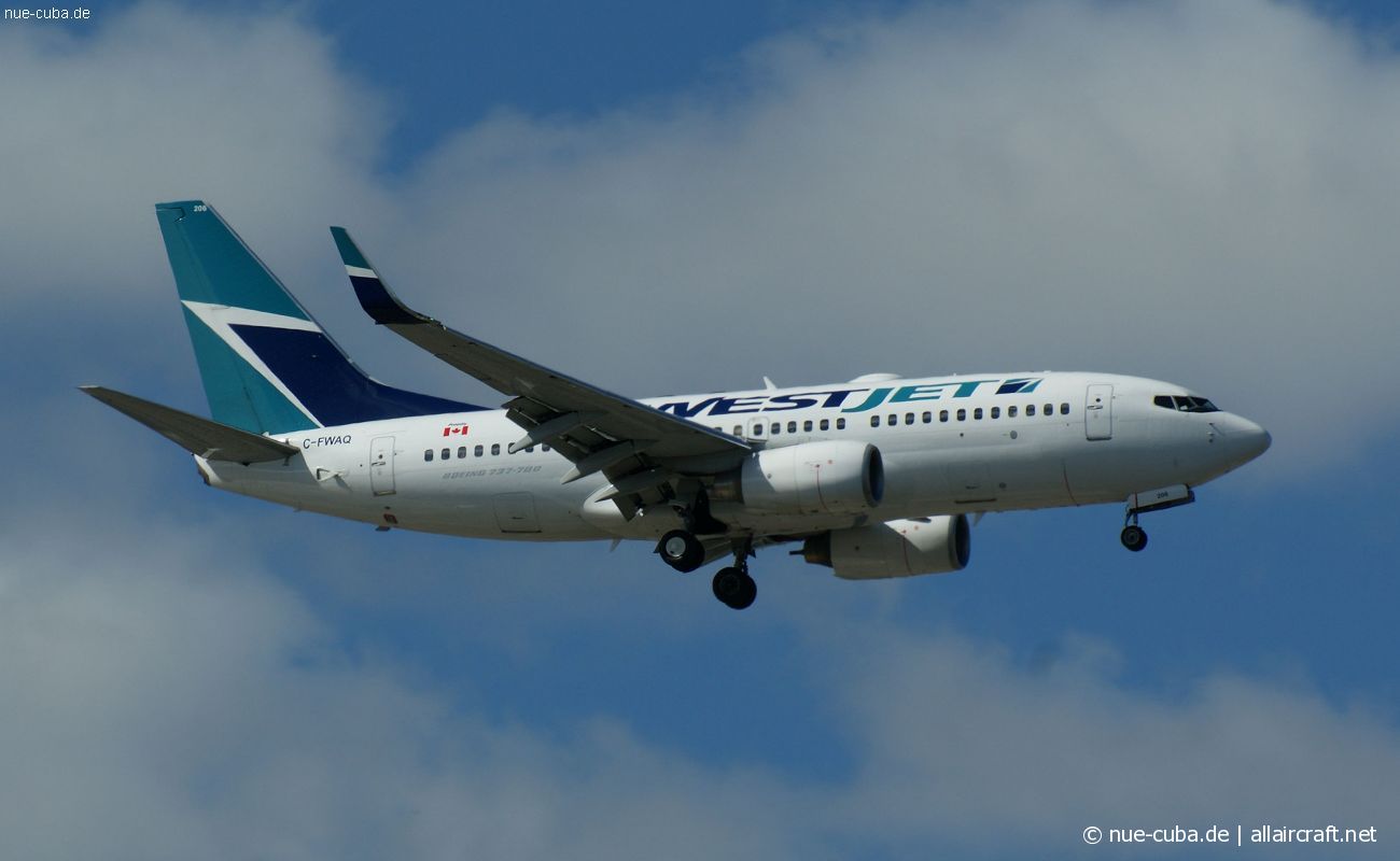 C-FWAQ (32748) 2002 Boeing 737-7CT(WL)