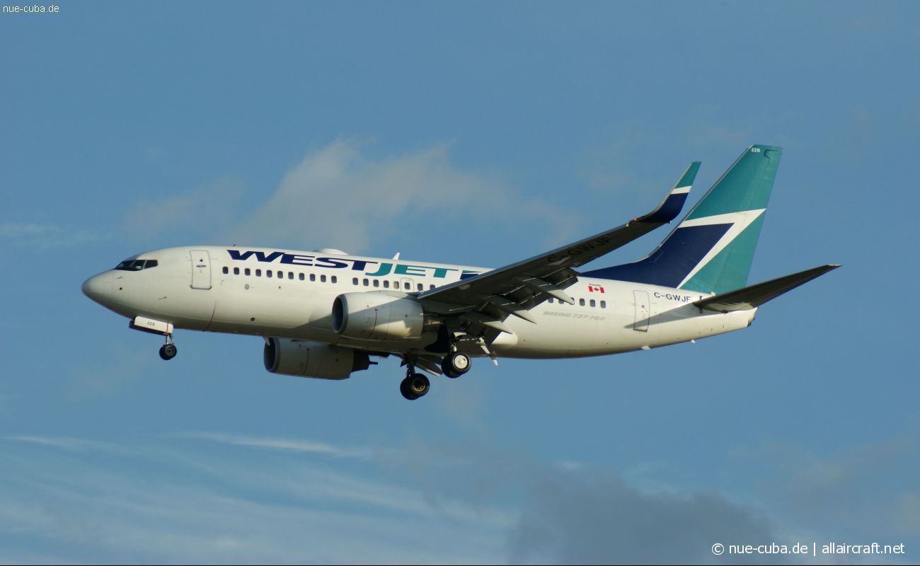C-GWJF (32766) 2004 Boeing 737-7CT(WL)