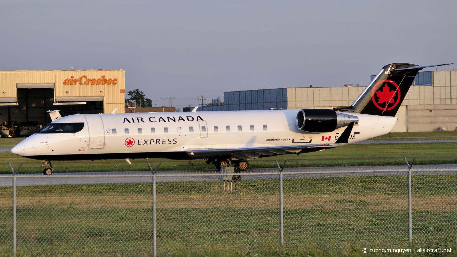 C-FEJA (7983) 2004 Bombardier CRJ-200
