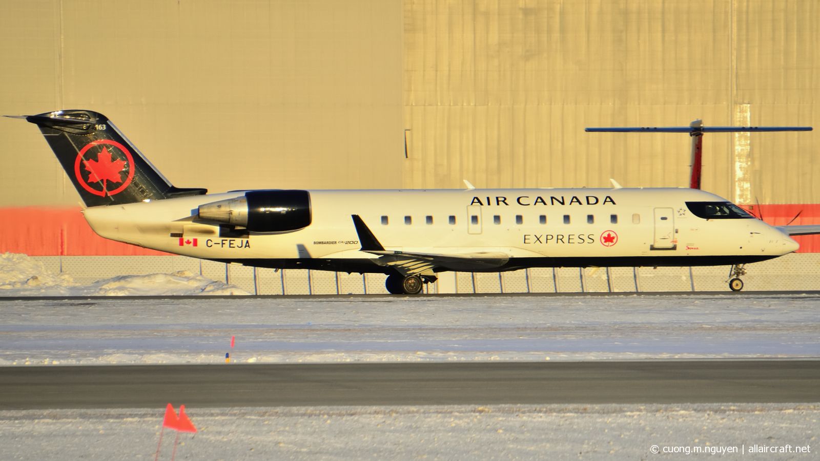 C-FEJA (7983) 2004 Bombardier CRJ-200