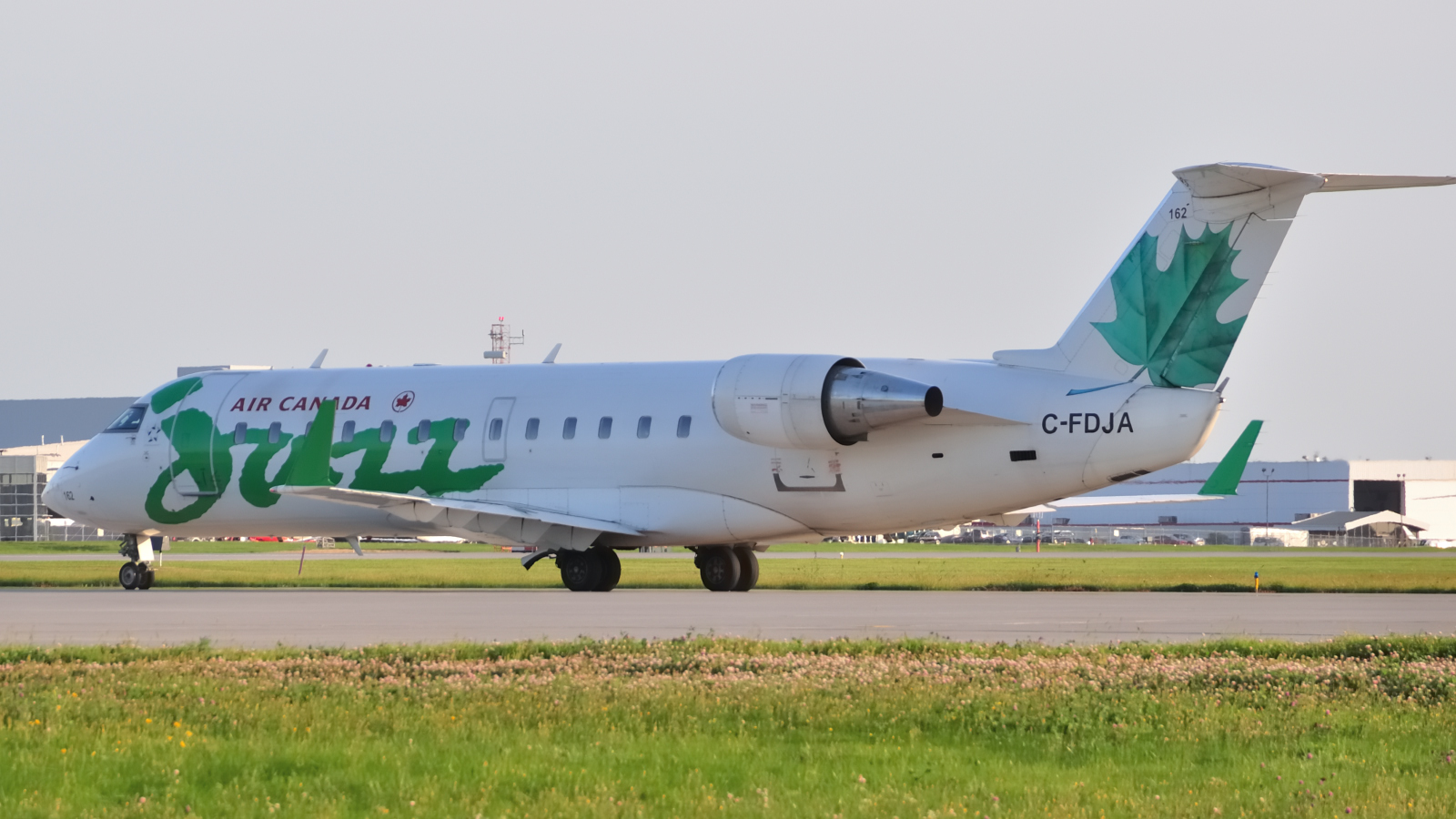 C-FDJA (7979) 2004 Bombardier CRJ-200