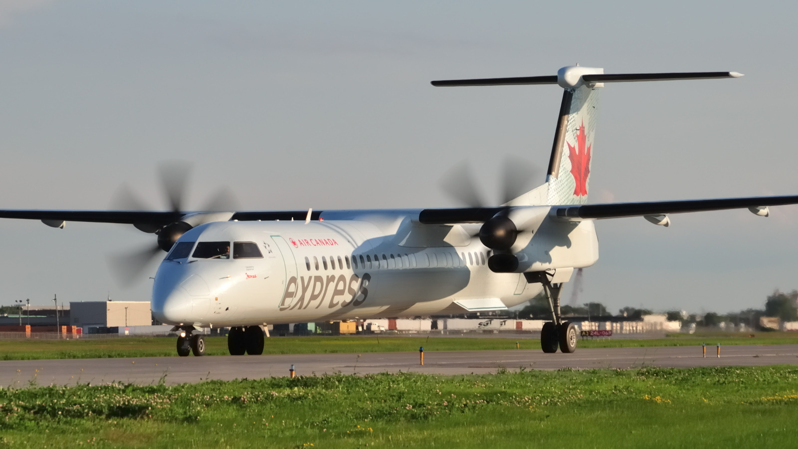 C-GJZR (4182) 2007 Bombardier Dash 8-Q402