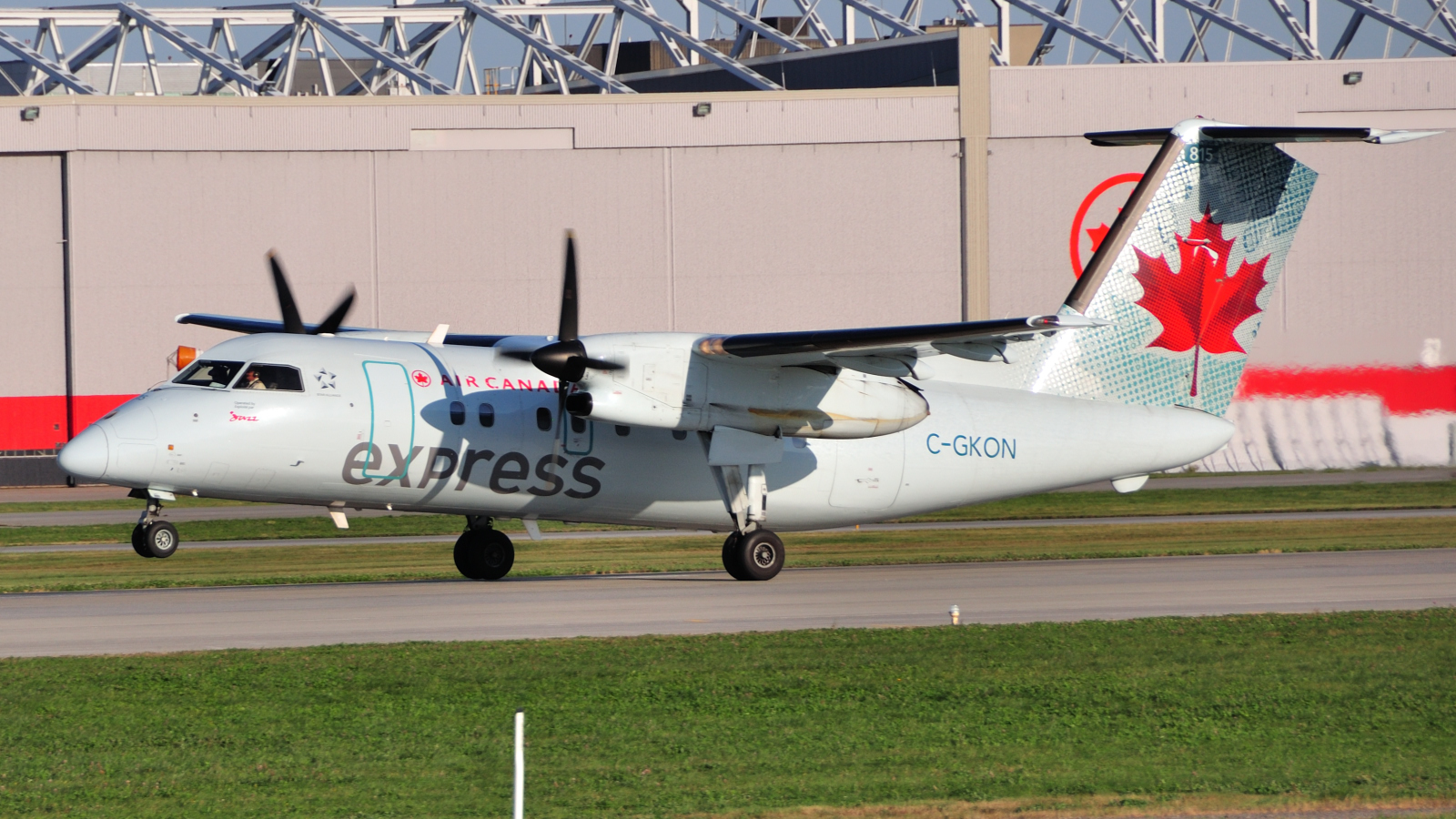 C-GKON (130) 1988 Bombardier Dash 8-102