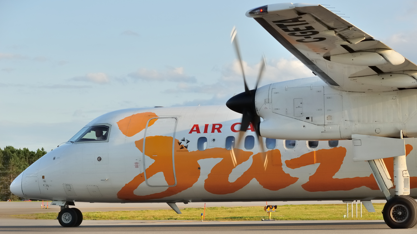 C-GETA (186) 1989 Bombardier Dash 8-301